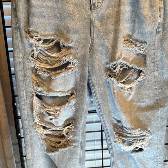 American Eagle distressed jeans size 16 Short - Picture 2 of 8